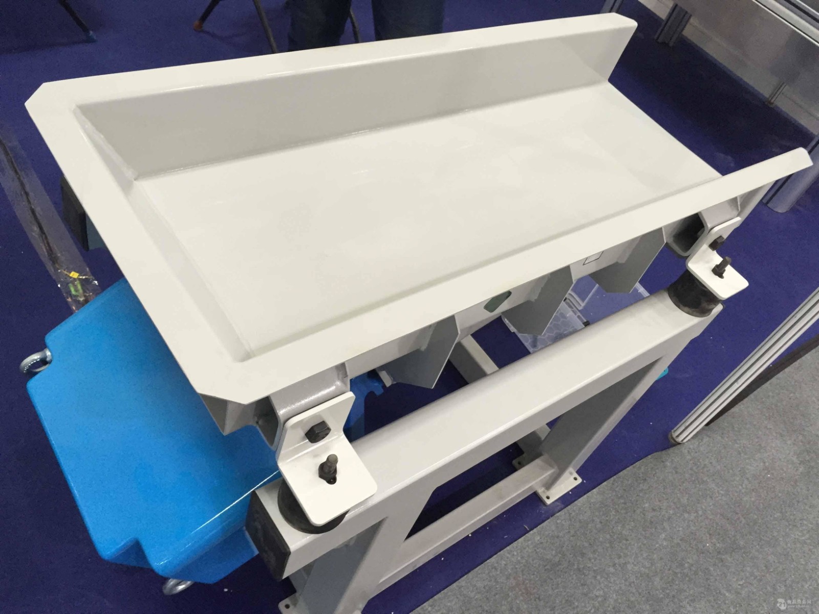 電磁振動(dòng)給料機(jī) 電磁振動(dòng)給料機(jī)